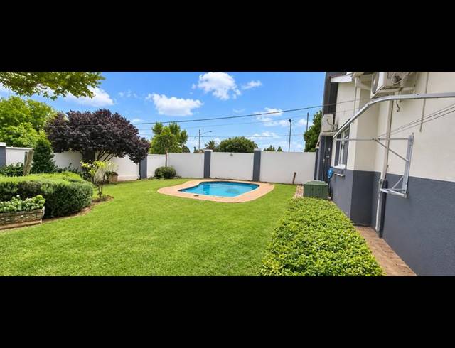 6 BEDROOM HOUSE FOR SALE IN CLUBVIEW